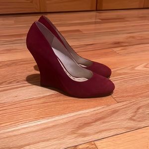 Nine West Suede wedge size 6.5